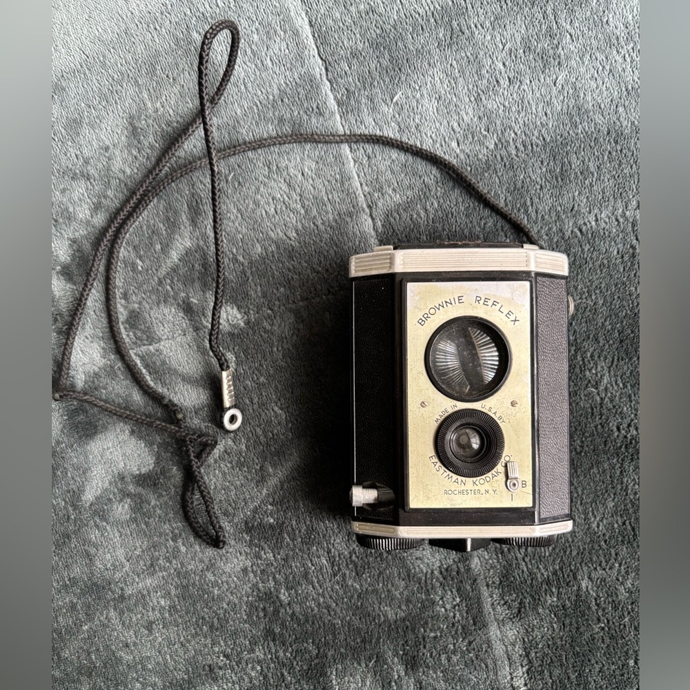 Vintage Eastman Kodak Brownie Reflex Synchro Model Camera